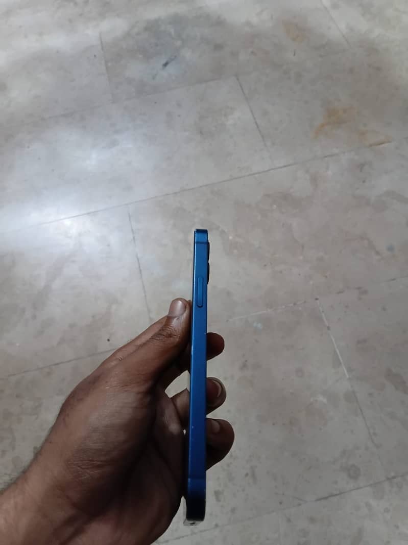 Apple iPhone 12 3