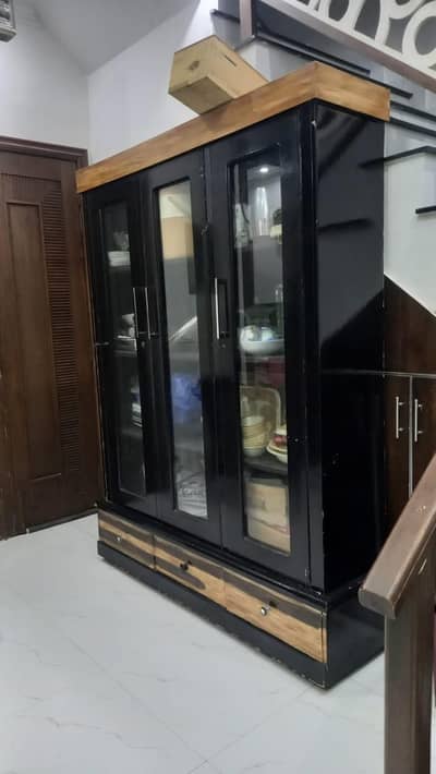 wooden showcase good quality