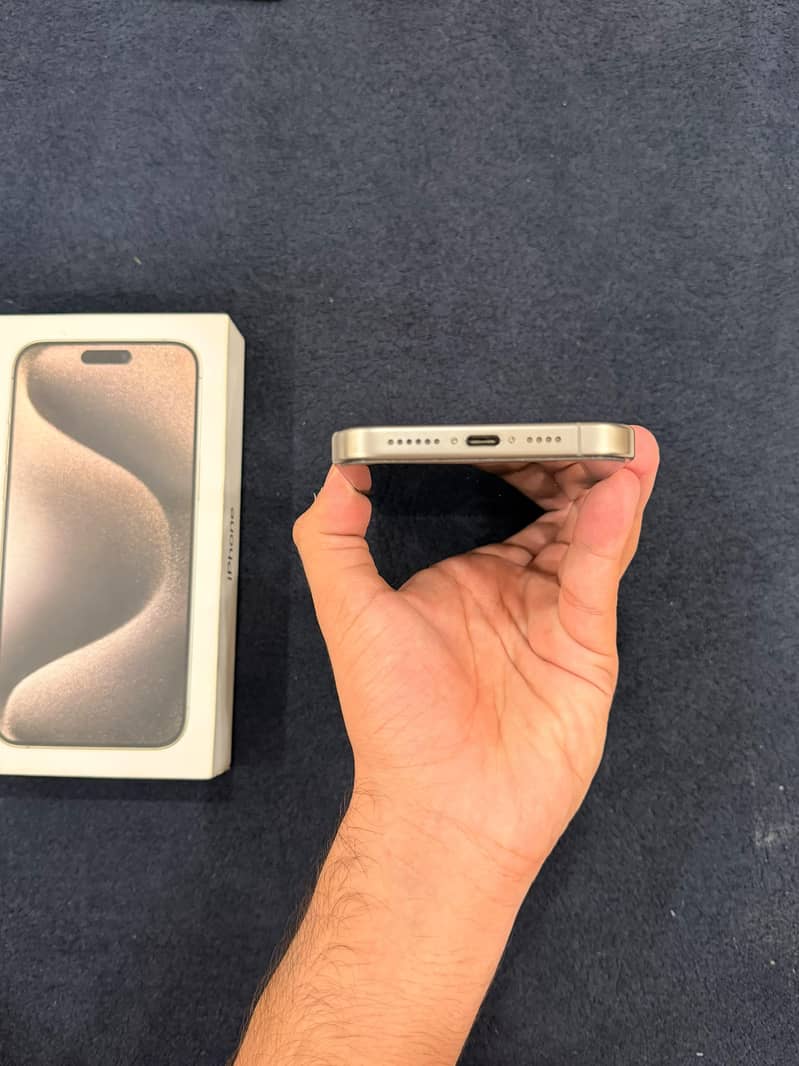 Apple iPhone 15 Pro Max 2