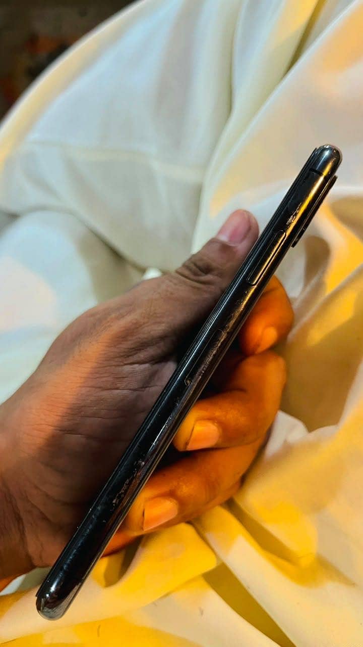 Apple iPhone X 5