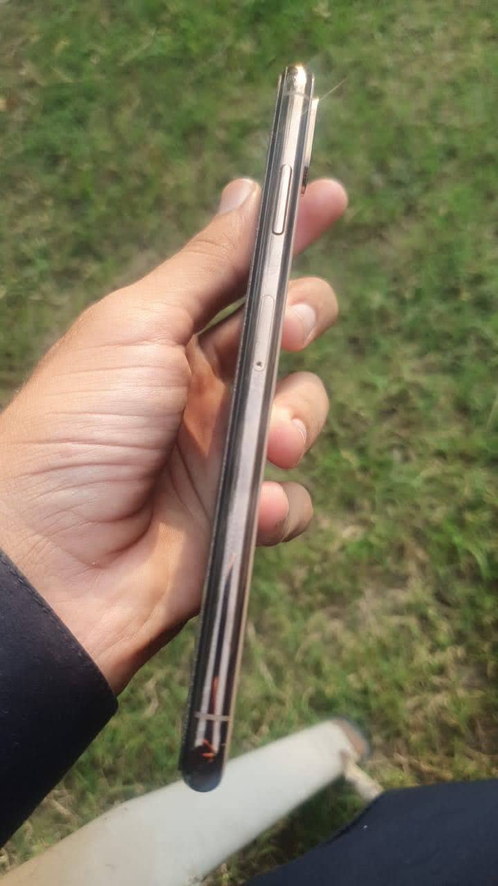 Apple iPhone XS Max 0
