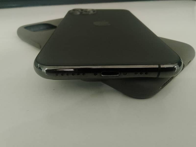 Apple iPhone 11 Pro 3