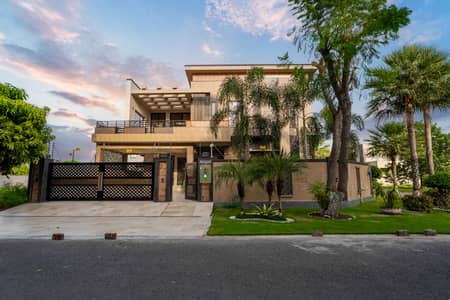 1 KANAL ELEGANT AND FULLY MAINTAINED OWNER BUILD CORNER BUNGALOW WITH BASEMENT IS AVAILABLE IN THE BEST BLOCK OF DHA LAHORE.