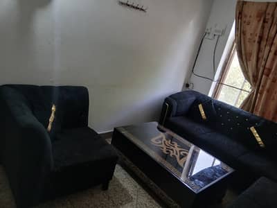7 seater sofa sit with table  for sale good condition