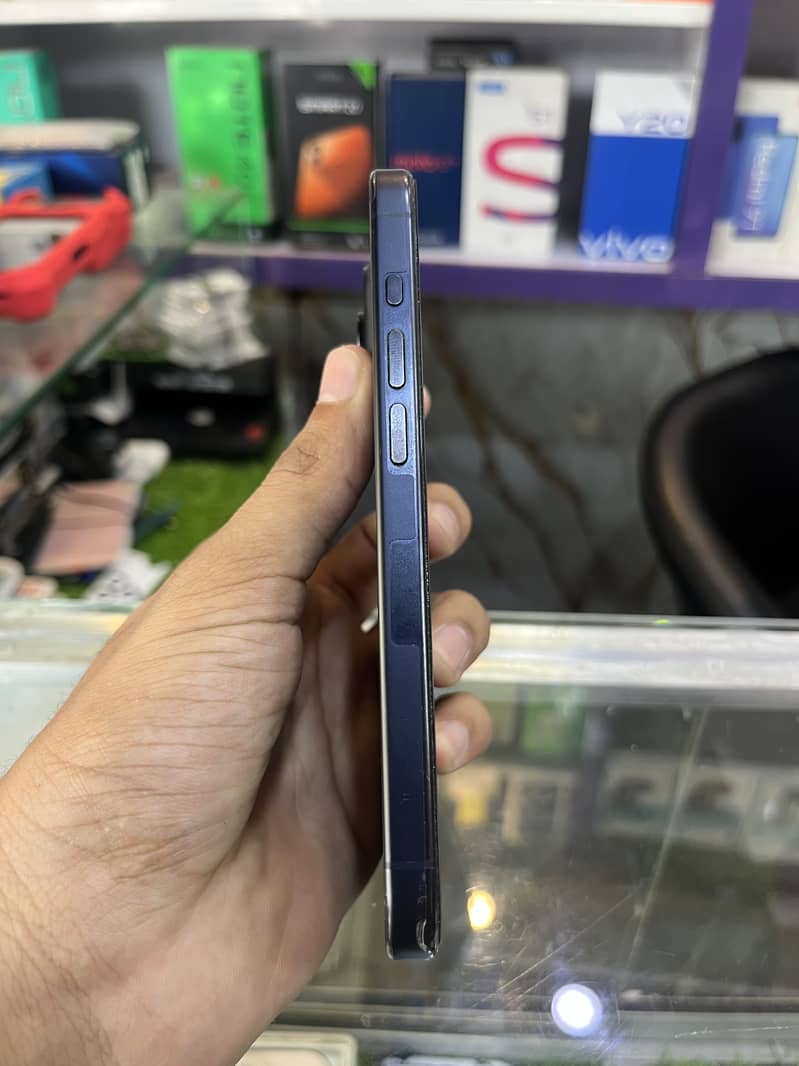 Apple iPhone 15 Pro 2