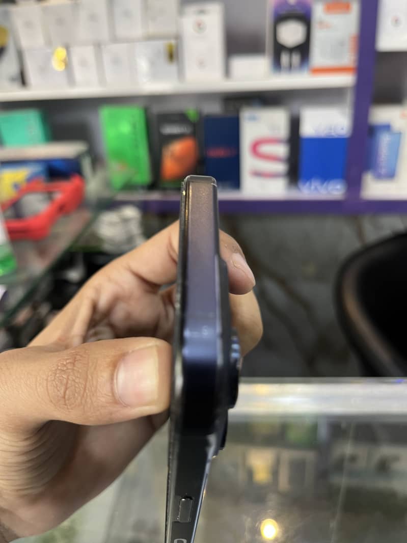 Apple iPhone 15 Pro 3
