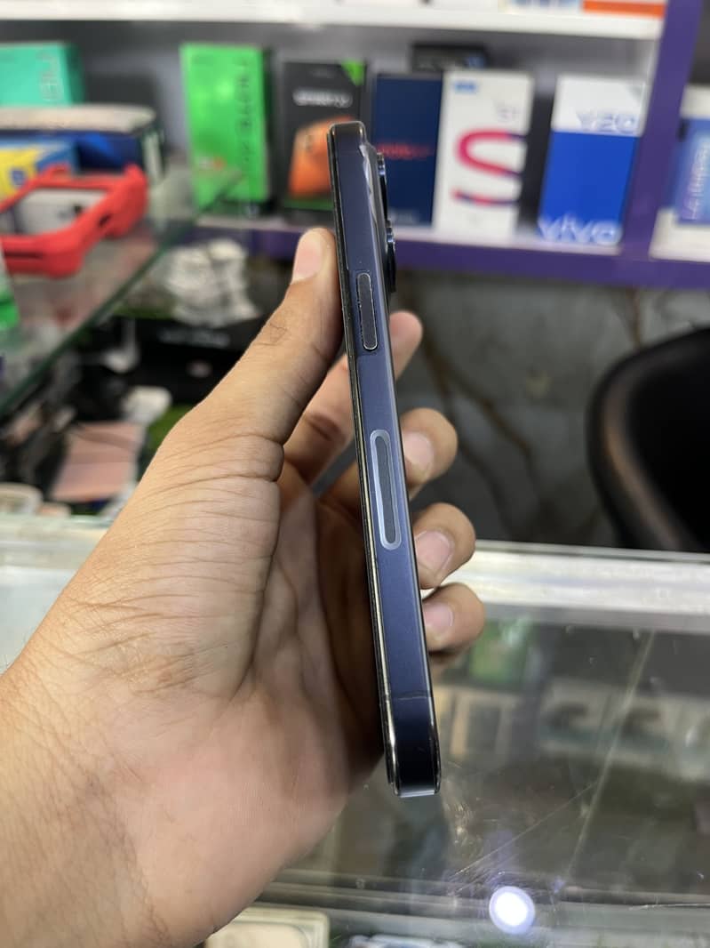 Apple iPhone 15 Pro 4