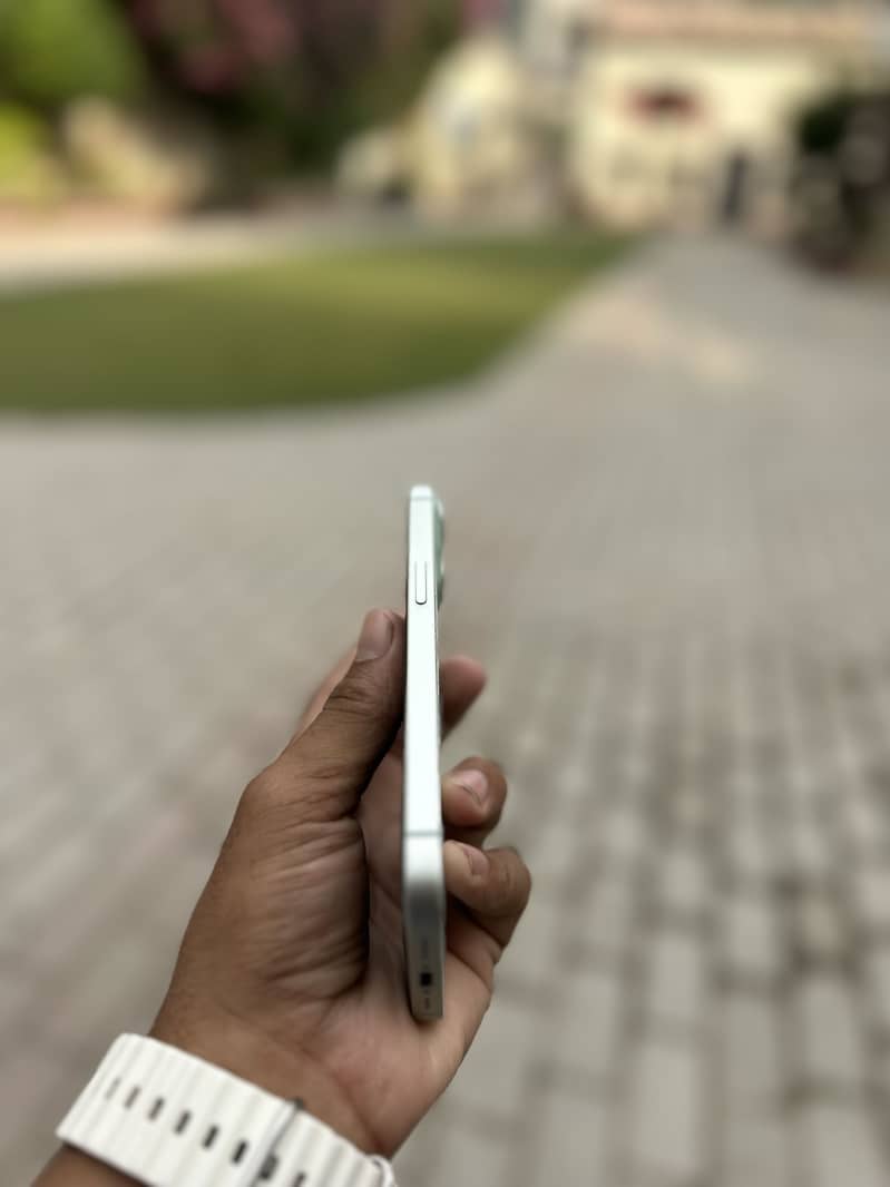 Apple iPhone 15 3