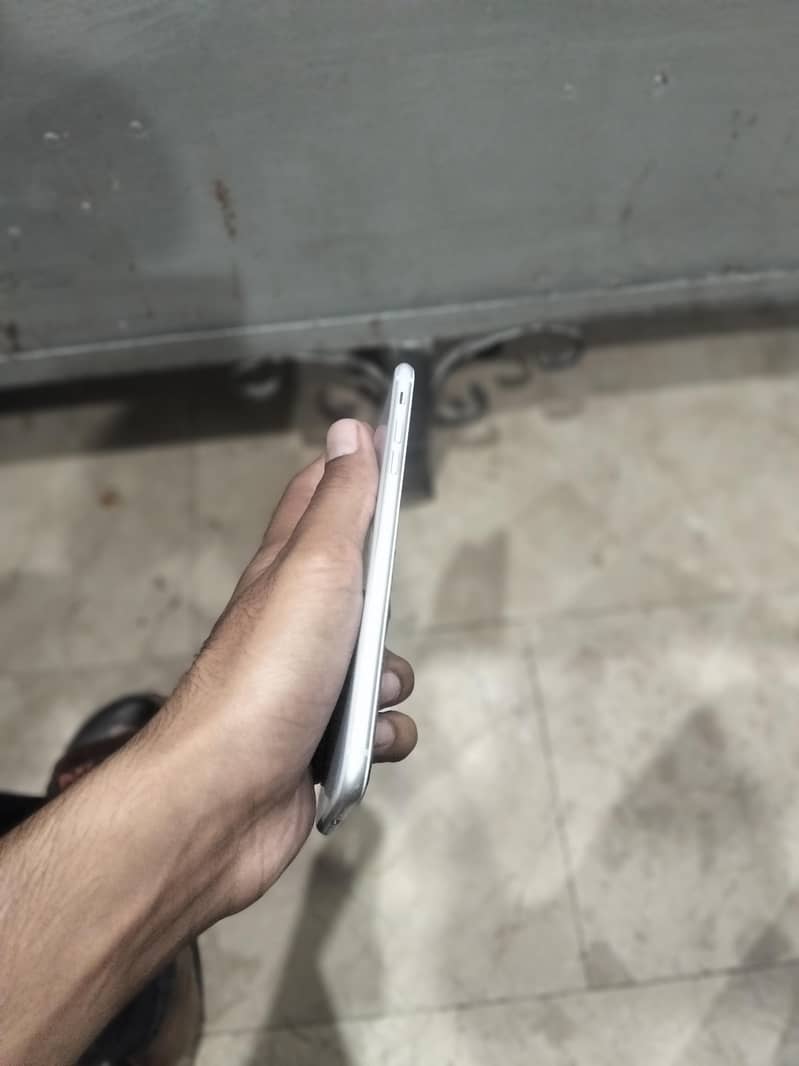 Apple iPhone 8 Plus 3