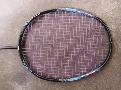 Li-Ning Badminton Racket – Excellent Condition, Ready to Play
