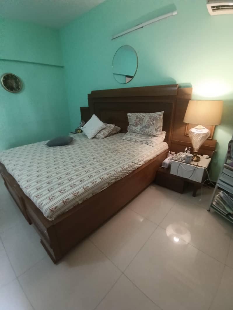 bed with side tables and dressing table 0