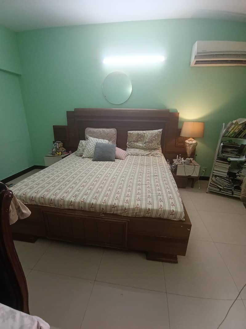 bed with side tables and dressing table 1