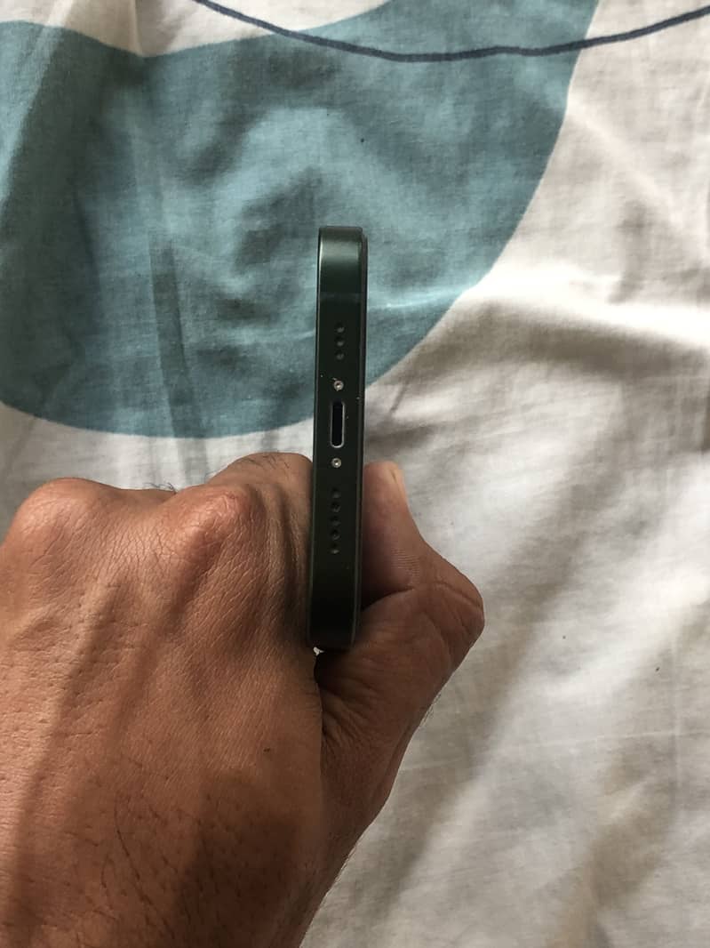 Apple iPhone 13 1