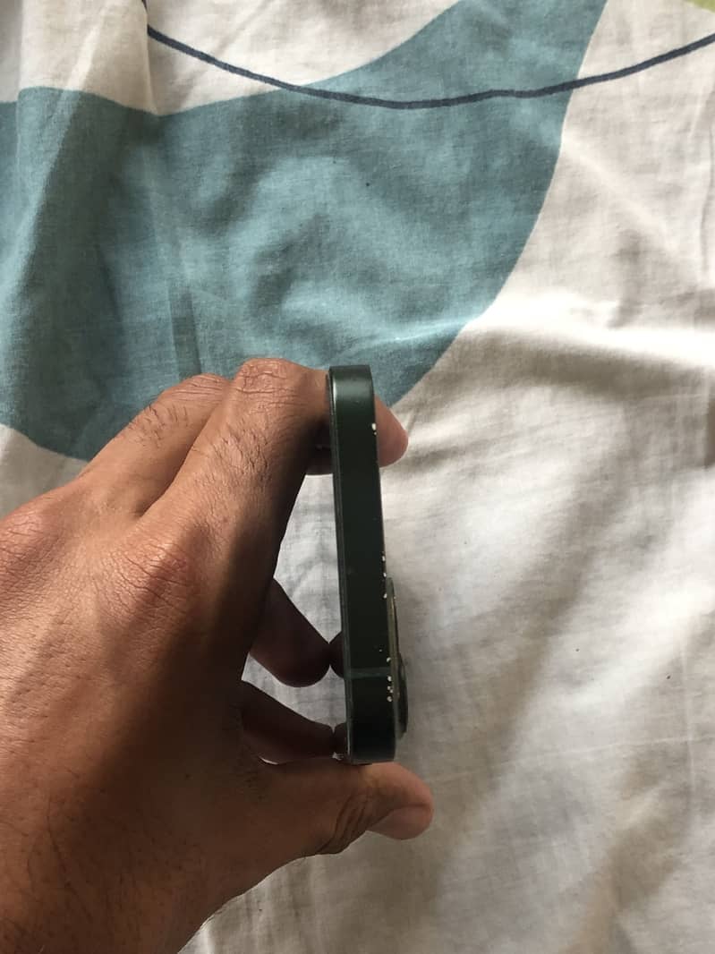 Apple iPhone 13 2