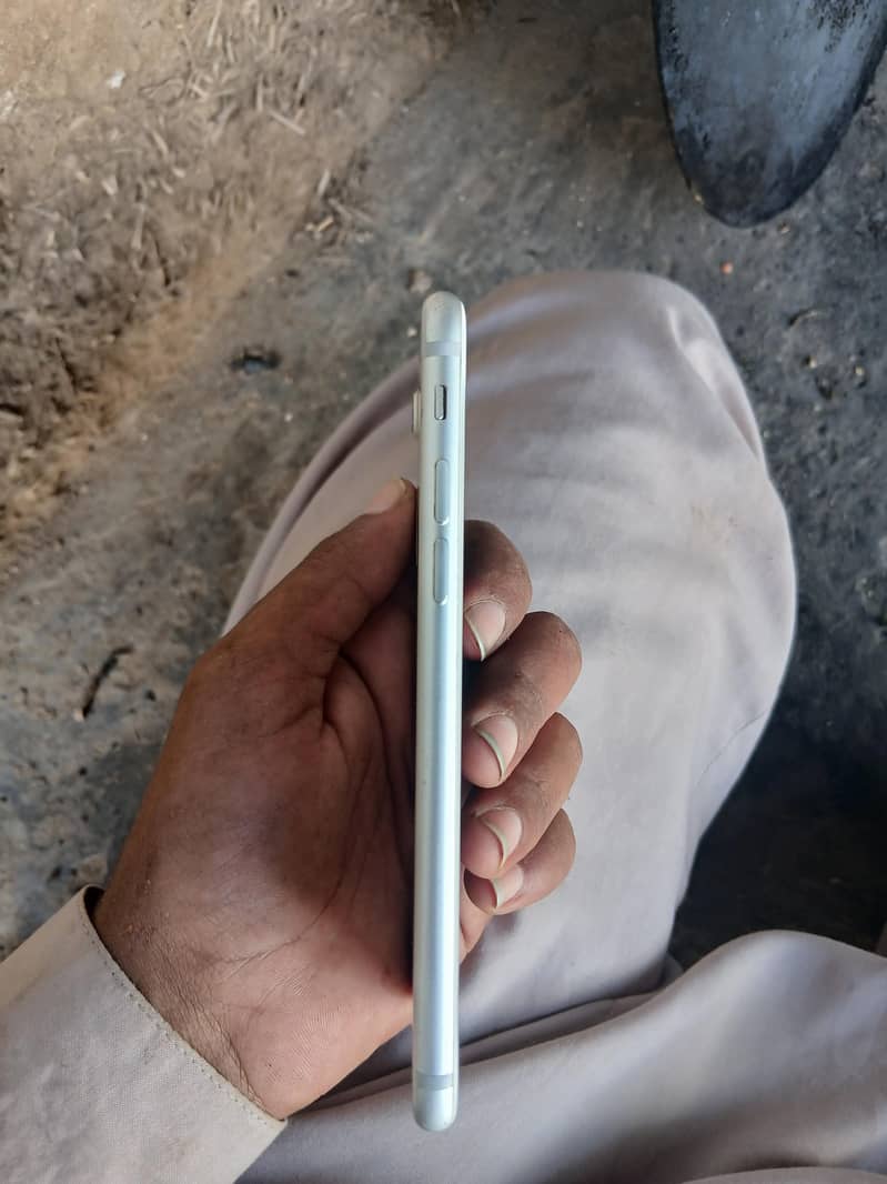 Apple iPhone 7 1