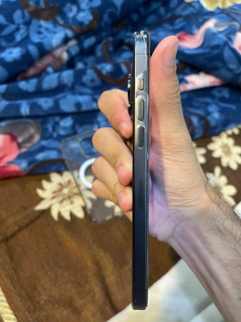 Apple iPhone 15 Pro Max 5