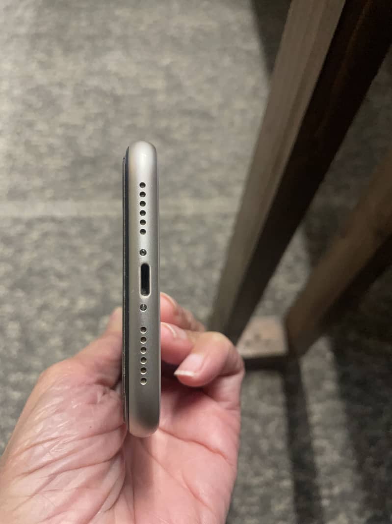 Apple iPhone 11 3