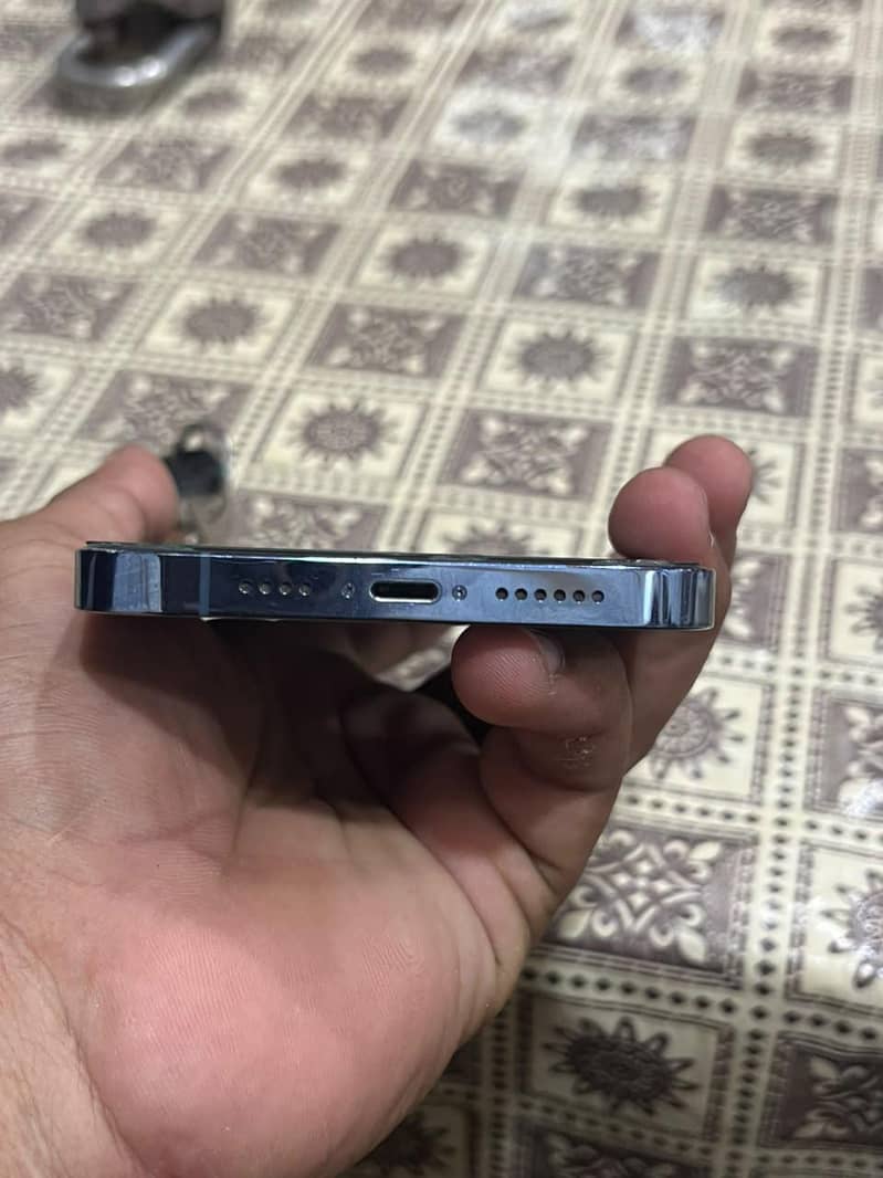 Apple iPhone 13 Pro Max 2