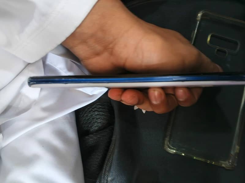Samsung Mobile Note 9 6