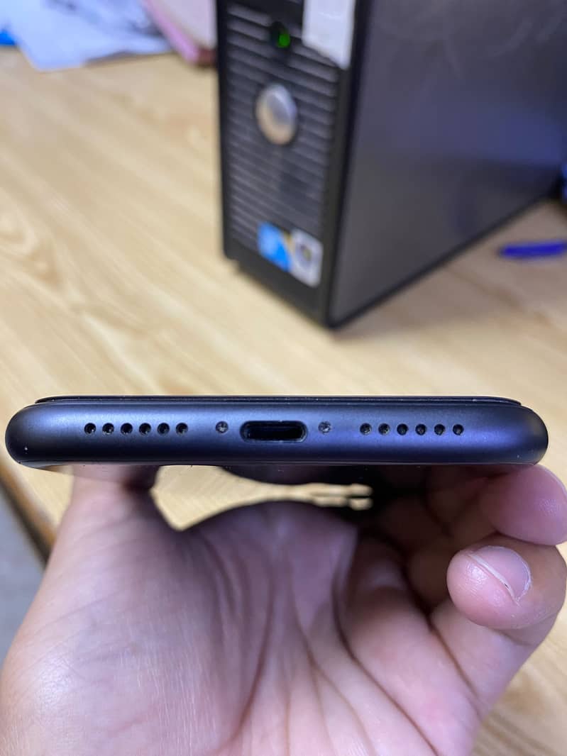 Apple iPhone 11 3