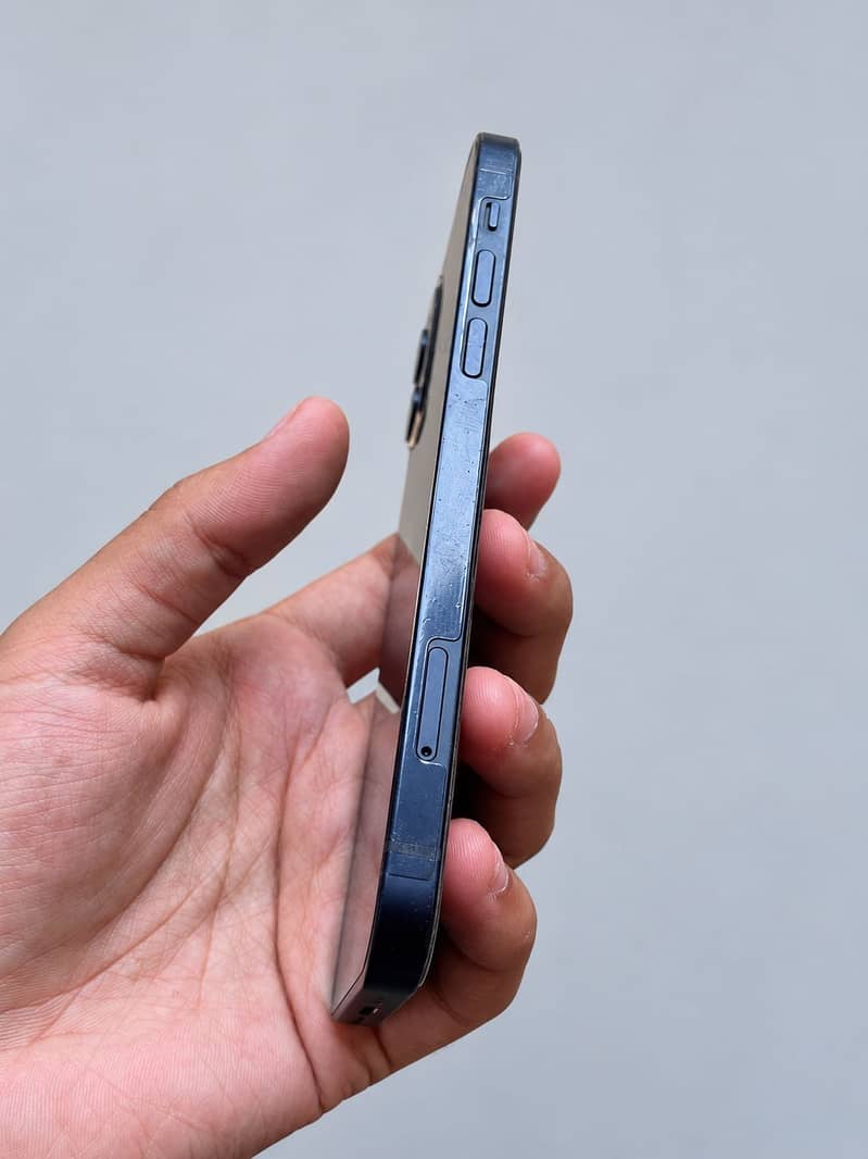 Apple iPhone 12 2