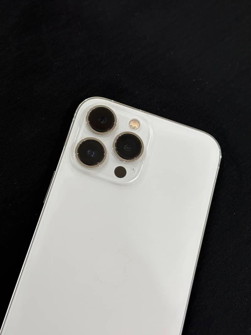 Apple iPhone 13 Pro Max 2