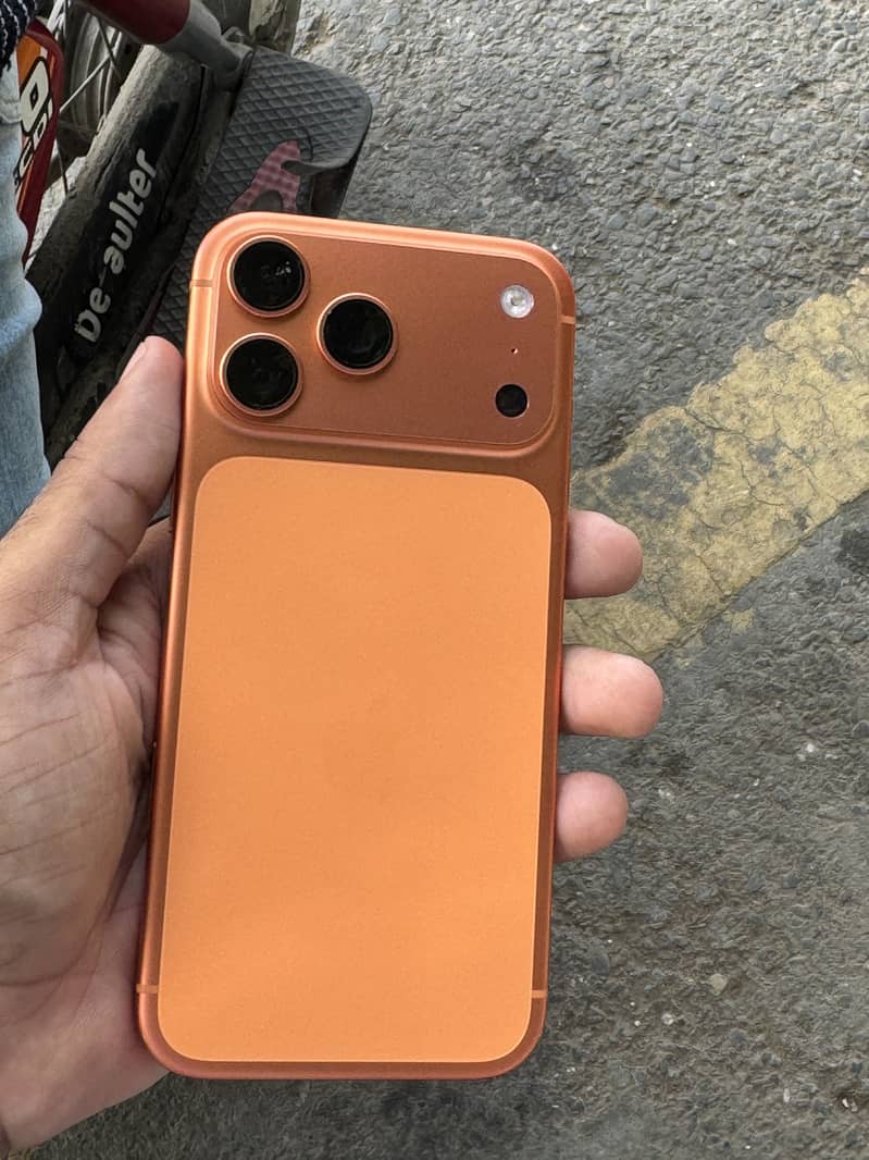 Apple iPhone 17 Pro Max 1