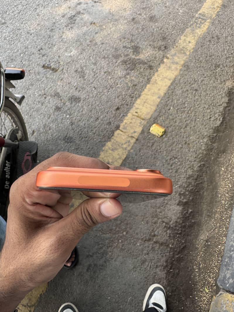 Apple iPhone 17 Pro Max 4