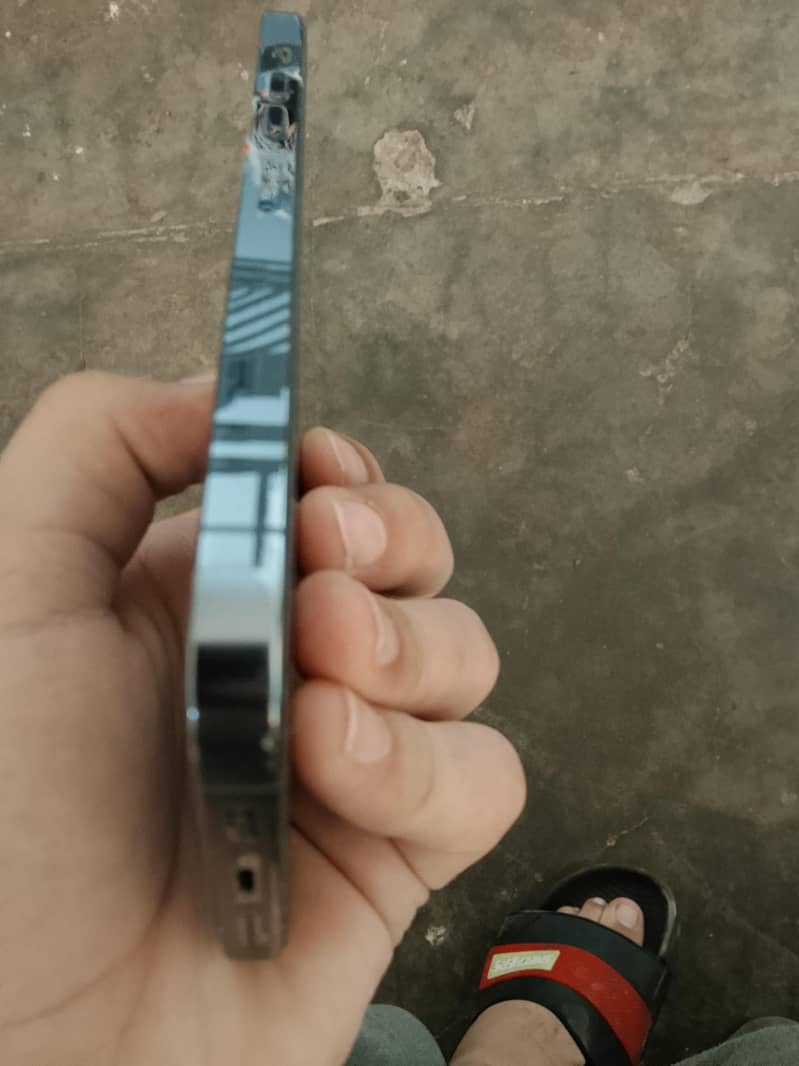 Apple iPhone 13 Pro Max 2