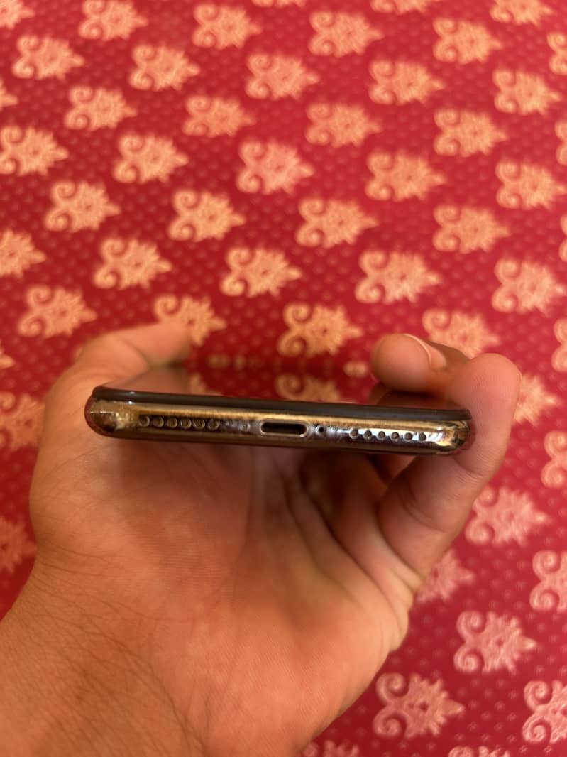 Apple iPhone X 4