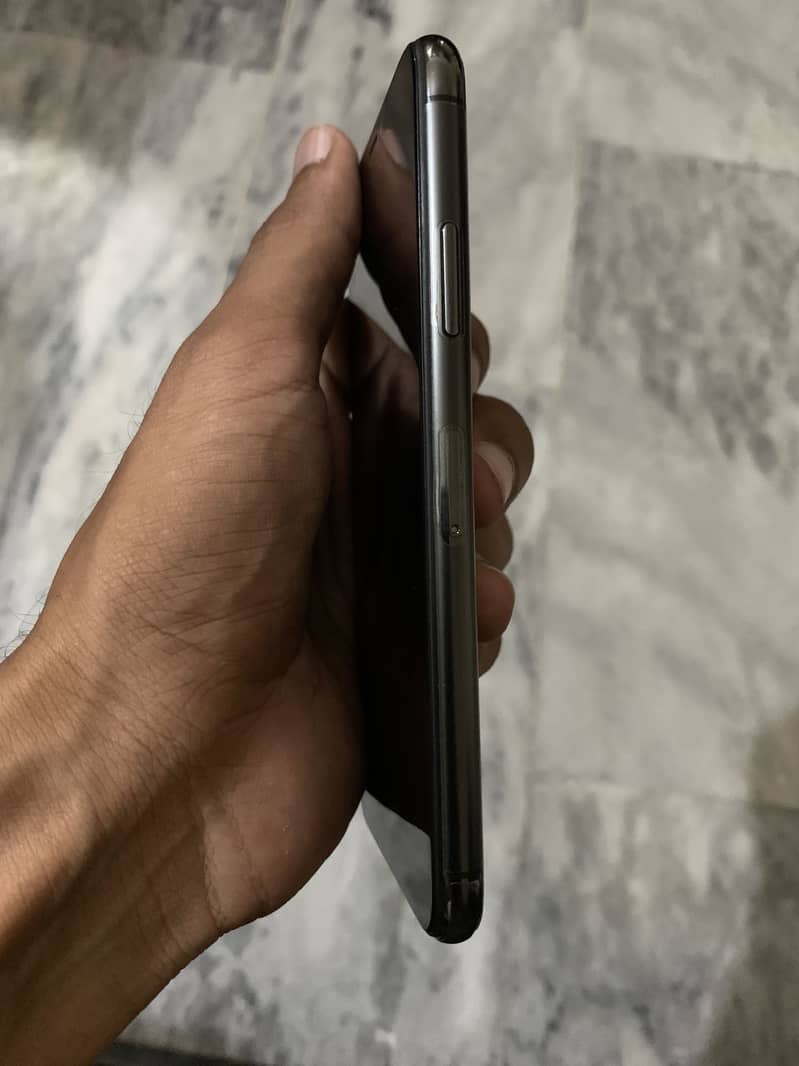 Apple iPhone X 2