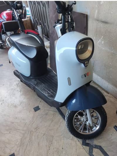 Evee nisa Scooty