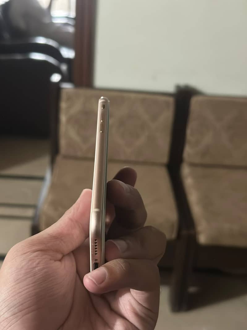 Apple iPhone 8 1