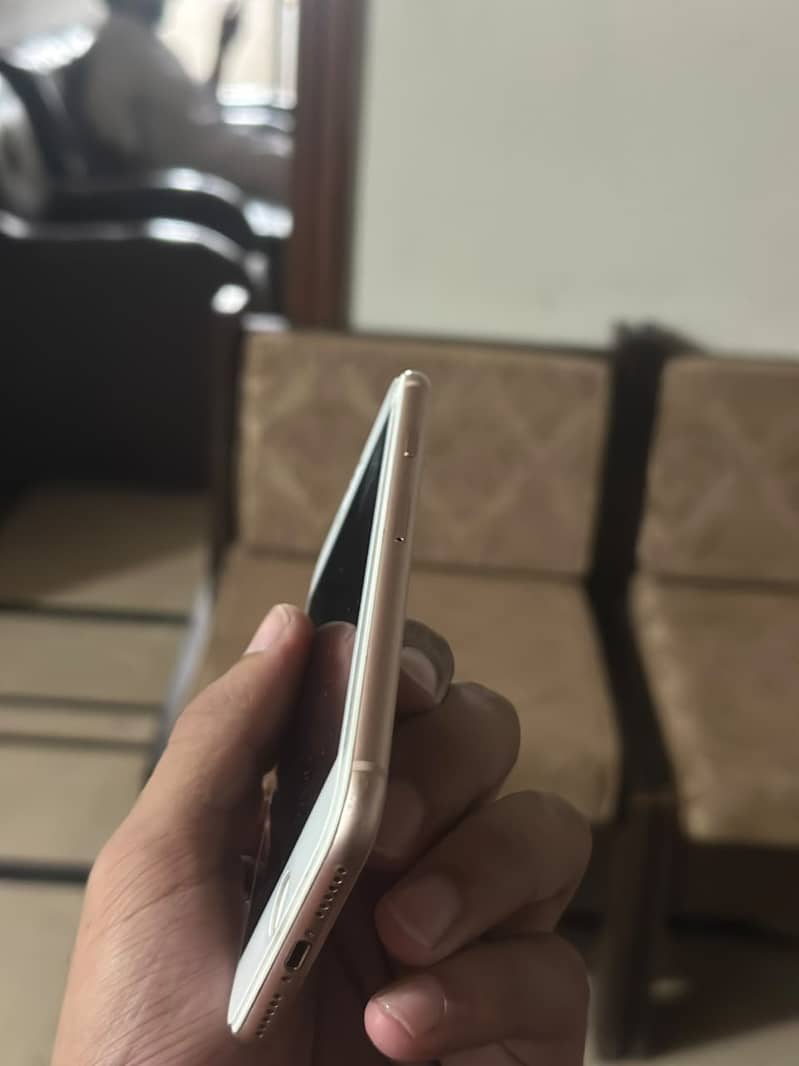 Apple iPhone 8 7