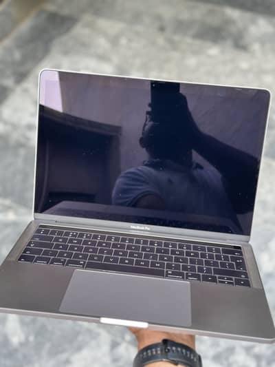 Apple MacBook Pro 13-inch (2017)