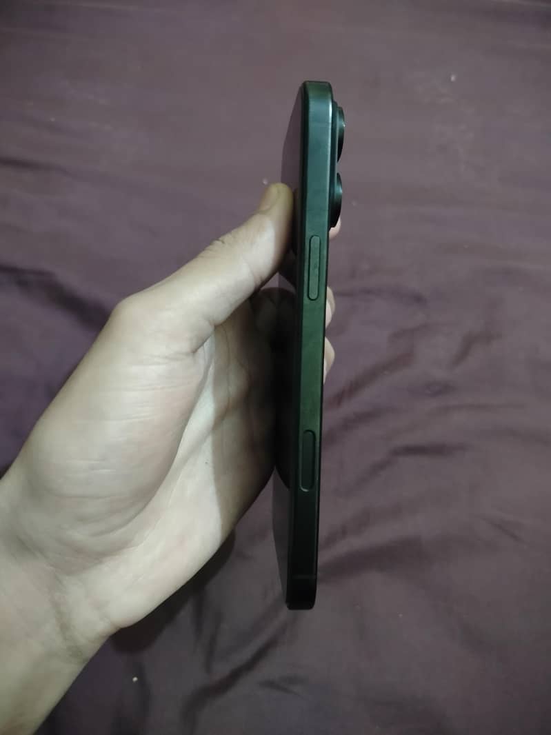 Apple iPhone 16 Pro Max 1