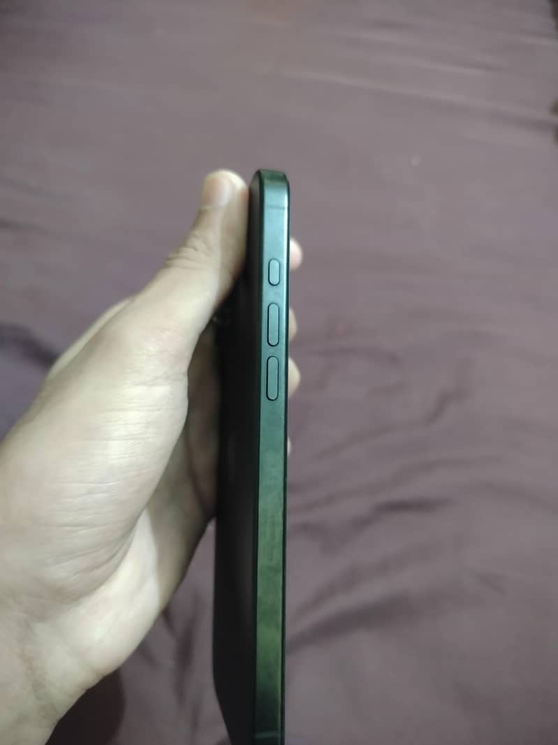 Apple iPhone 16 Pro Max 2
