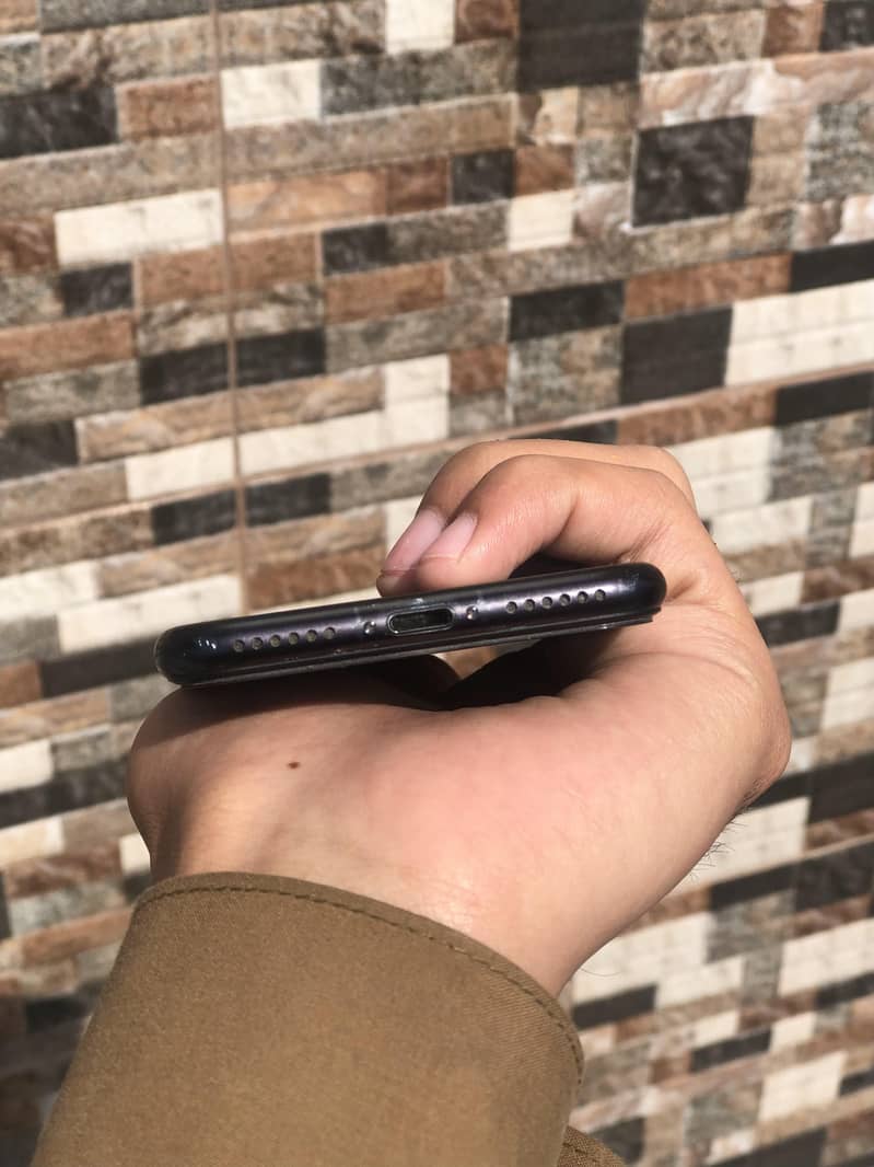 Apple iPhone 7 1