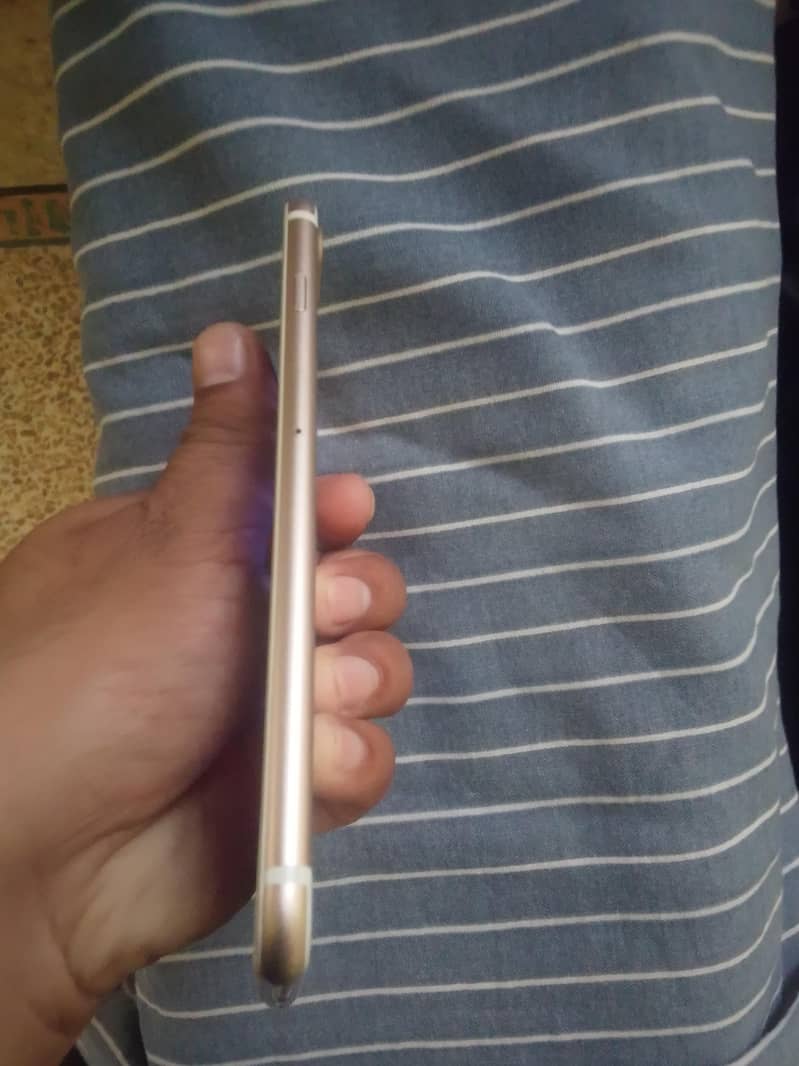 Apple iPhone 7 Plus 3