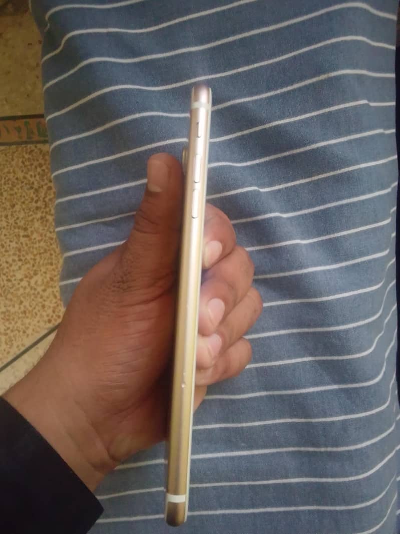 Apple iPhone 7 Plus 5