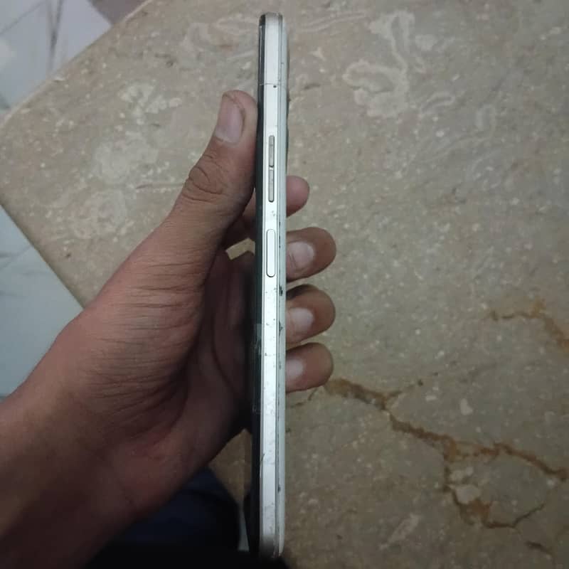 Tecno Camon 18t 4