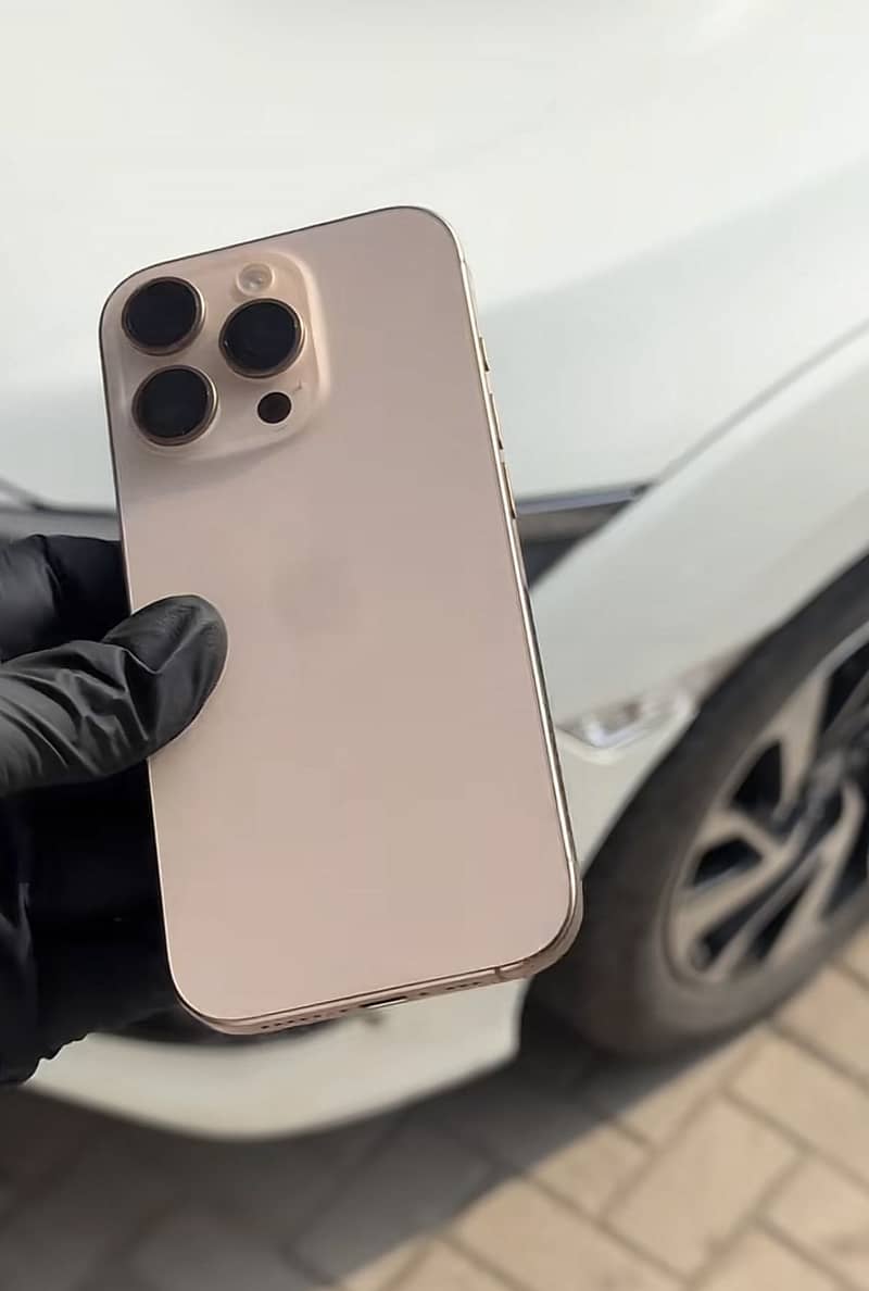 Apple iPhone 16 Pro 0