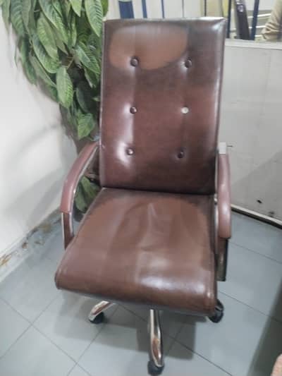 Revolving chair