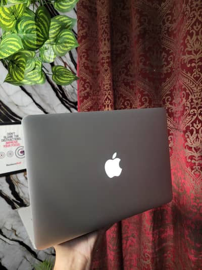 Macbook Pro | i5 8Gb Ram | Slightly Used No Body Damage