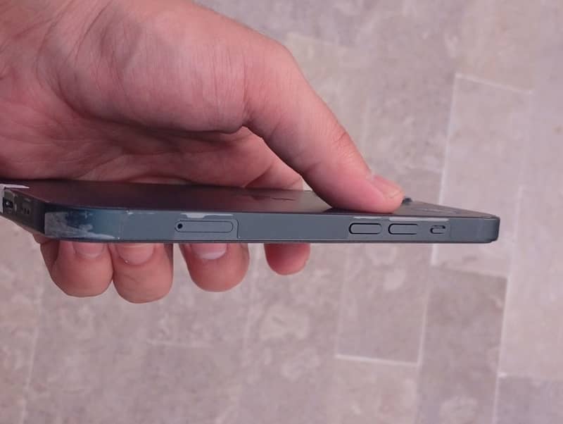 Apple iPhone 13 1