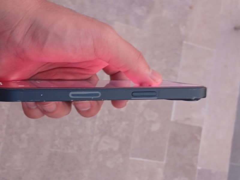 Apple iPhone 13 2