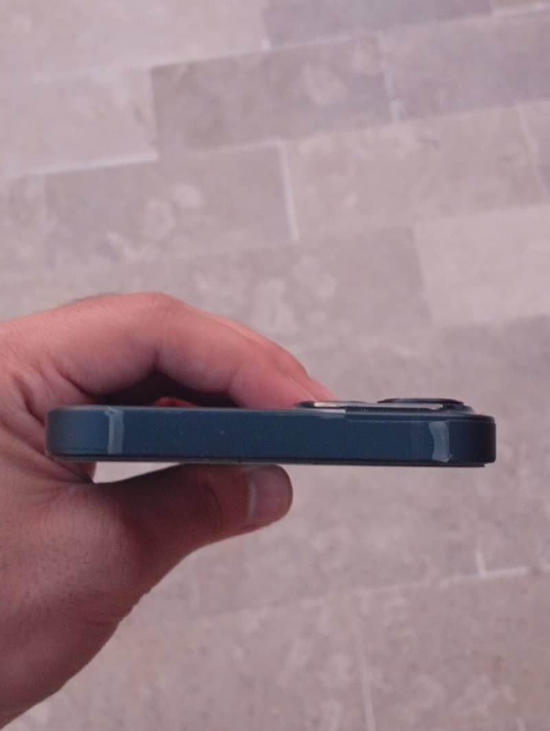 Apple iPhone 13 5