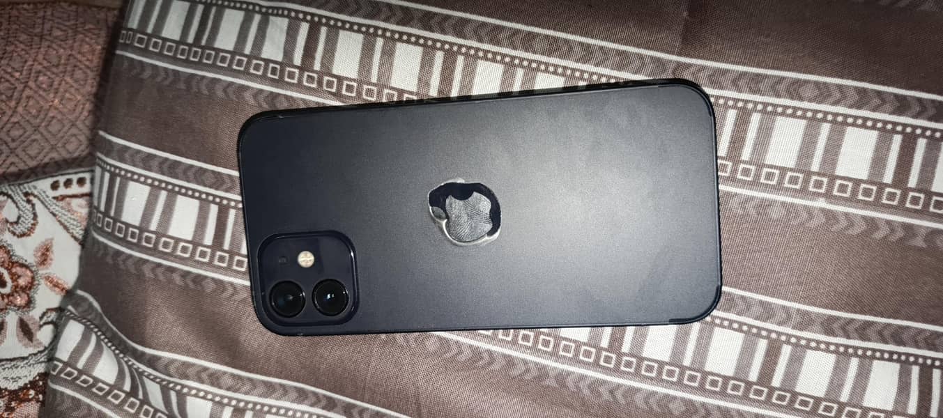 Apple iPhone 12 4