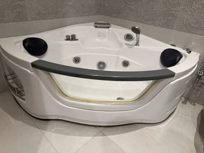 Bath tub for sale just installed never used