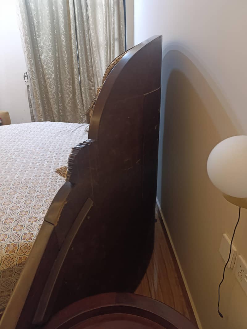 Round bed 5
